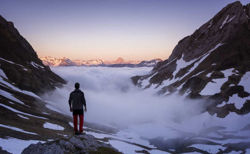 El humano en la montaña